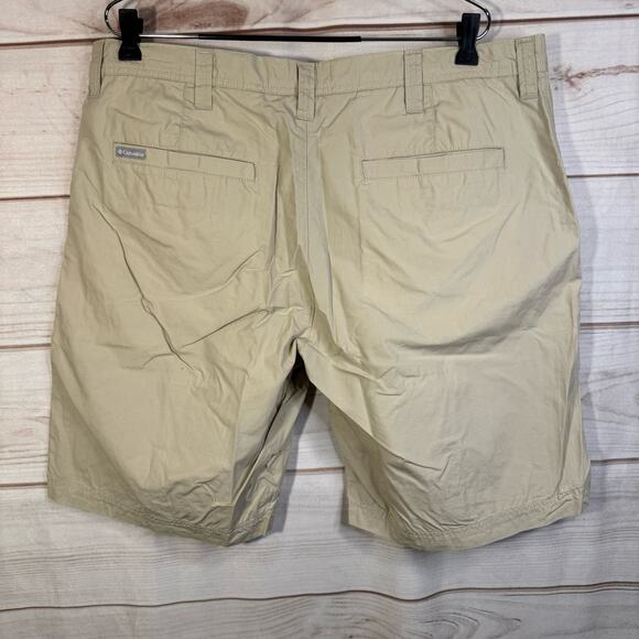 Columbia Khaki Flat Front Chino Shorts Size 38x10 - Picture 3 of 5